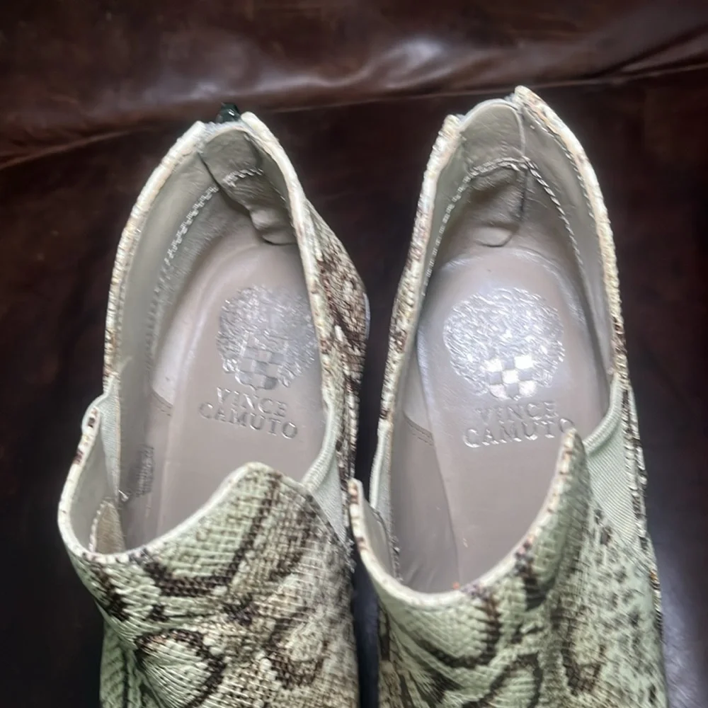 Vince Camuto Snakeskin Ankle Boots size 8M - Picture 6 of 8
